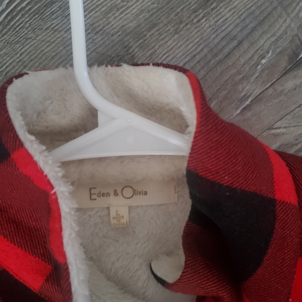 Red flannel - Picture 2 of 3